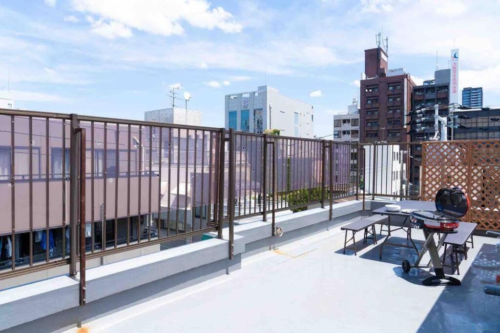 Sanacion Namba 難波千日前の5Ldk120平米 駅徒歩2分 広々バルコニーでバーベキューも可能 Apartment Osaka Exterior photo
